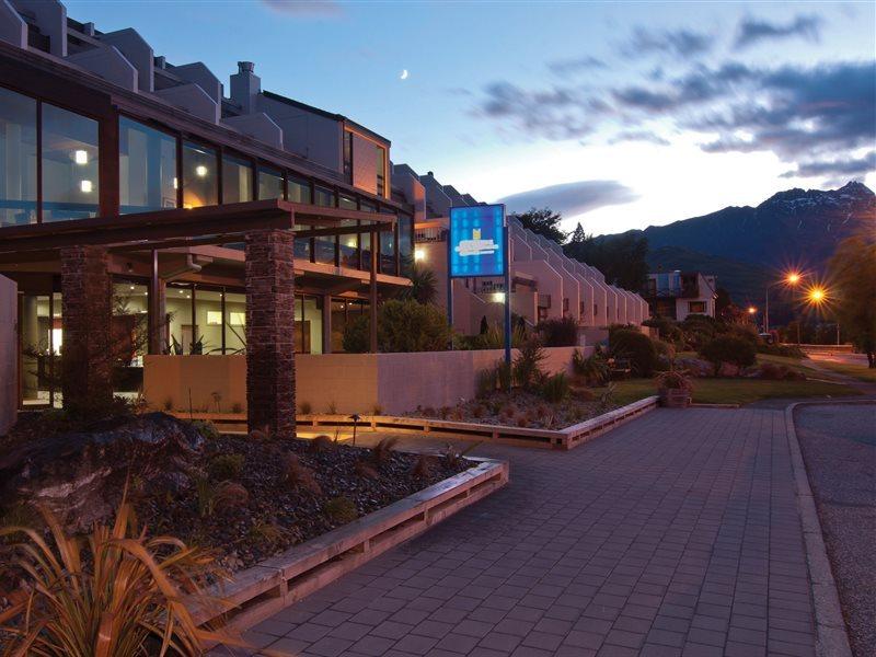 Hotel Copthorne & Lakeview
