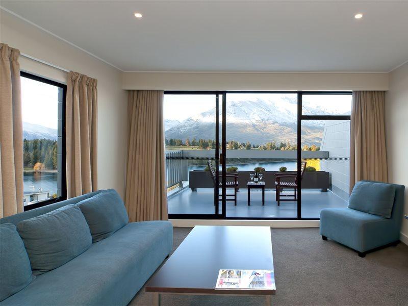 Hotel Copthorne & Lakeview
