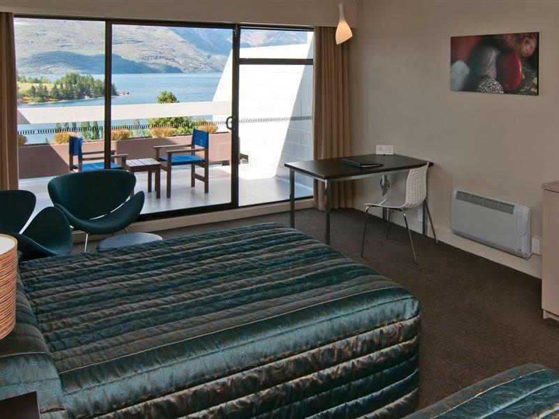 Copthorne & Lakeview Hotel 4*